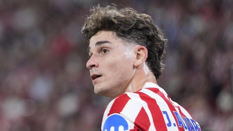 تقارير: ألفاريز أثار استياء أتلتيكو مدريد ودفعه إلى السخرية من برشلونة