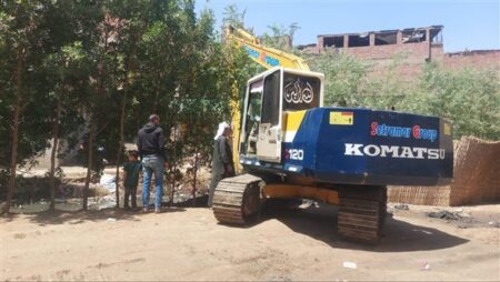 محافظ الجيزة يتابع أعمال تطهير ترع الشبرامنتية وسقارة القبلية ومصرف العزيزية بالبدرشين