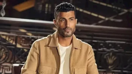 محمد سامي ومي عمر يقودان دراجة بخارية.. والجمهور يعلق - صورة