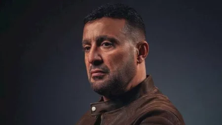 أحمد السقا يواسي حمدي الميرغني في عزاء والده بمسجد الشرطة