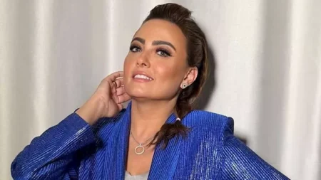 بشرى بإطلالة لامعة.. لماذا اختارت اللون الذهبي؟