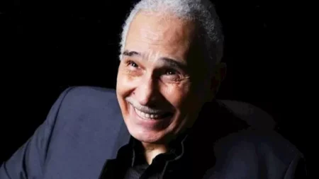 نجل عبدالرحمن أبو زهرة يشيد بالطواقم الطبية: "يعزفون سيمفونية لإنقاذ والدي"