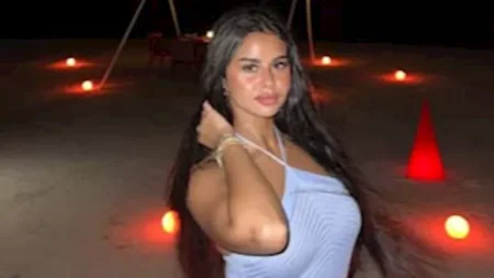 في المالديف وأمام حمام السباحة.. 25 صورة أثارت الجدل لـ منة عرفة.. شاهد الصور
