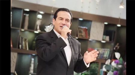 نجل الفنان محمد ثروت يكشف تطورات الحالة الصحية لوالده بعد خضوعه لجراحة نجل الفنان محمد ثروت يكشف تطورات الحالة الصحية لوالده بعد خضوعه لجراحة