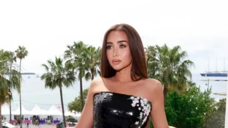 بالصور| هنا الزاهد تتألق بفستان أسود أنيق في مهرجان "كان" والجمهور يعلق