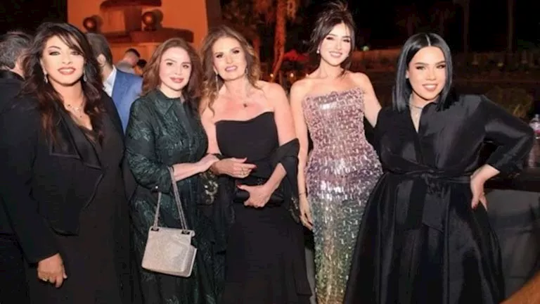 "عروسة البحر".. 10صور لـ مي عمر بفستان لامع في حفل زفاف نجل إدوارد "عروسة البحر".. 10صور لـ مي عمر بفستان لامع في حفل زفاف نجل إدوارد