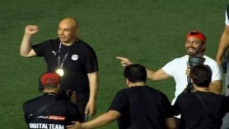 بمشاركة حسام حسن.. تامر حسني يحتفل مع منتخب مصر بكأس العاصمة الجديدة بمشاركة حسام حسن.. تامر حسني يحتفل مع منتخب مصر بكأس العاصمة الجديدة