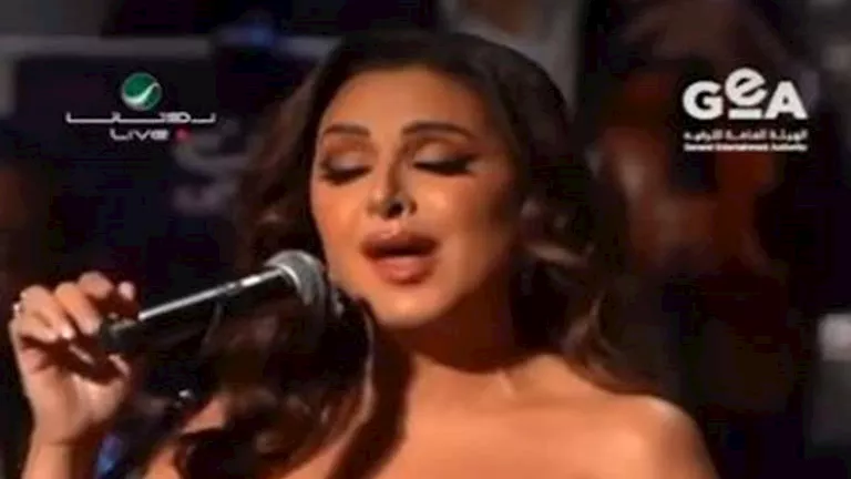 تحت شعار "كامل العدد".. أنغام وسط حضور جماهيري كبير في الرياض تحت شعار "كامل العدد".. أنغام وسط حضور جماهيري كبير في الرياض