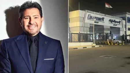 مصطفى كامل يستقبل جثمان هاني شاكر في مطار القاهرة مصطفى كامل يستقبل جثمان هاني شاكر في مطار القاهرة