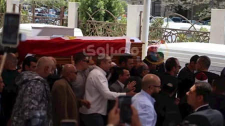 انتهاء مراسم تشييع جثمان هاني شاكر بحضور نجوم الفن
