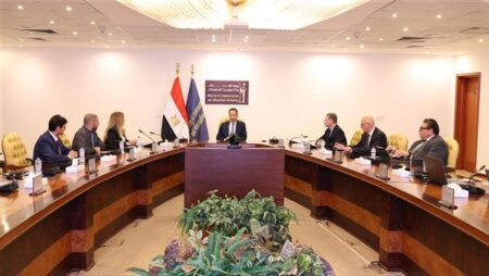 وزير الاتصالات يبحث مع فاوندإيفر خطط التوسع في مصر
