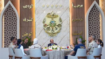 السيسي يوجه رسالة شكر وتقدير لقادة القوات المسلحة