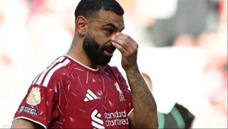 بعد رحيل صلاح عن ليفربول.. مصري جديد خارج أسوار أنفيلد