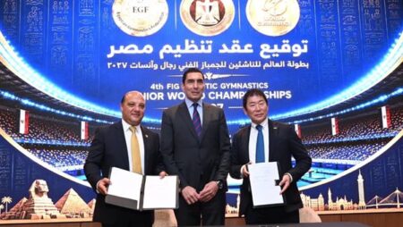 وزير الشباب يشهد توقيع عقد استضافة مصر بطولة العالم للجمباز الفني للناشئين بشرم الشيخ