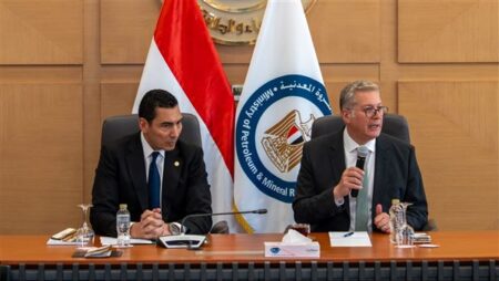 بدوي وجوهر نبيل يناقشان تمكين الشباب بقطاع الطاقة ضمن مخرجات «إيجبس 2026»