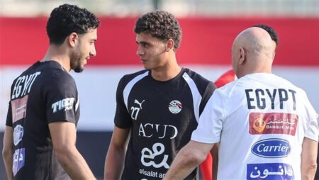 انضمام مرموش وحمزة إلى معسكر منتخب مصر استعدادا لودية روسيا انضمام مرموش وحمزة إلى معسكر منتخب مصر استعدادا لودية روسيا