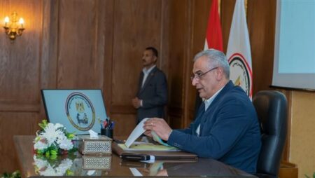وزير الإنتاج الحربي يتابع الأداء المالي والإنتاجي للشركات التابعة ويوجه بتعزيز الكفاءة