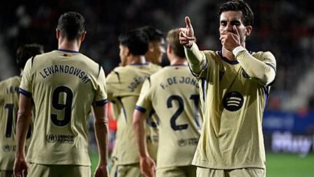 برشلونة يحسم 3 نقاط ثمينة أمام أوساسونا تقربه من حسم الدوري الإسباني
