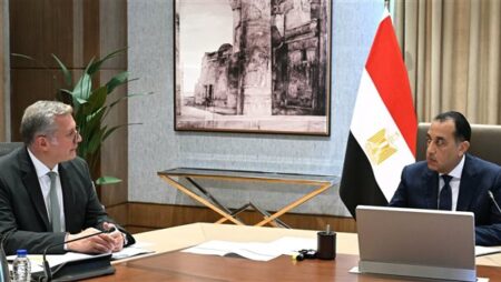 رئيس الوزراء يلتقي وزير البترول والثروة المعدنية لمتابعة عدد من ملفات العمل