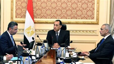 رئيس الوزراء يتابع مع وزير التموين استعدادات استقبال عيد الأضحى المبارك