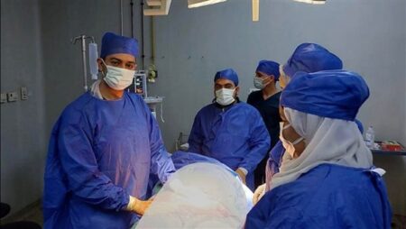 «مستشفى المنيرة» تنجح فى إنقاذ أم وجنينها في حالة حرجة خلال إجازة العيد «مستشفى المنيرة» تنجح فى إنقاذ أم وجنينها في حالة حرجة خلال إجازة العيد