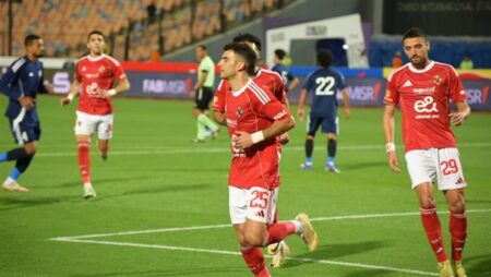 بالصور.. الأهلي يفوز على إنبي بثلاثية في الدوري