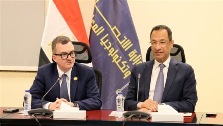 «الاتصالات والتخطيط» تبحثان اتفاقيات مرتقبة مع شركات تكنولوجيا عالمية