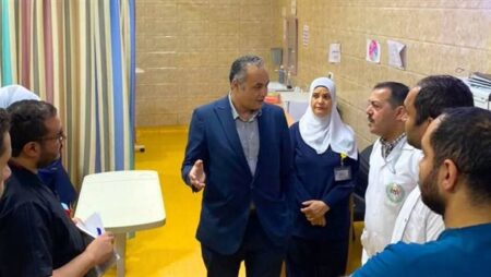 «إمبابى» يجرى جولة مفاجئة بمستشفى مبرة المعادي لمتابعة الجاهزية الطبية خلال العيد «إمبابى» يجرى جولة مفاجئة بمستشفى مبرة المعادي لمتابعة الجاهزية الطبية خلال العيد
