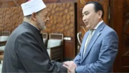 سفير كازاخستان بالقاهرة: شراكتنا مع الأزهر تمثل نموذجًا عالميًا لتعزيز التعايش الديني