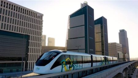 بالصور.. بدء تشغيل المرحلة الأولى لمونوريل شرق النيل لخدمة الركاب