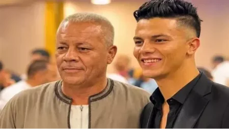 في موقف إنساني.. الاتحاد الجزائري يقدم واجب العزاء في والد محمد شحاتة في موقف إنساني.. الاتحاد الجزائري يقدم واجب العزاء في والد محمد شحاتة