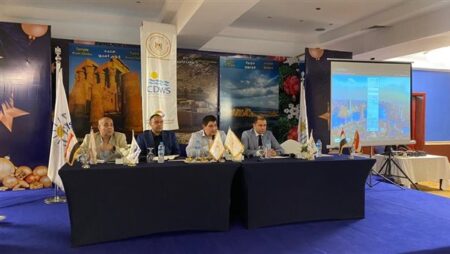 السياحة والآثار تطلق منظومة خدمات رقمية متكاملة لمراكز الغوص