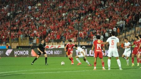 بن شرقى يضرب مجددًا.. الأهلي يعزز تقدمه بالهدف الثالث أمام الزمالك