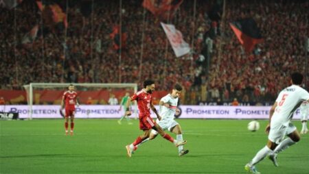 بالصور.. الأهلي يتمسك بحلم الدوري بثلاثية نظيفة في القمة أمام الزمالك