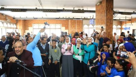 وزارة النقل ووزارة الثقافة تبهران جمهور المترو بعروض فنية وإنسانية داخل محطة السيدة زينب