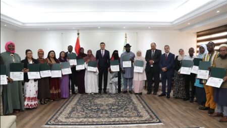 وزير الزراعة يسلم شهادات التخرج لـ 18 مبعوثا من 11 دولة أفريقية وآسيوية