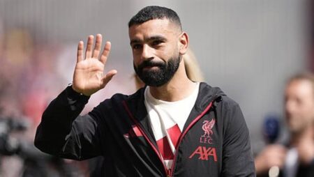 ليلة تاريخية.. ليفربول يستعد لتوديع محمد صلاح أمام برينتفورد