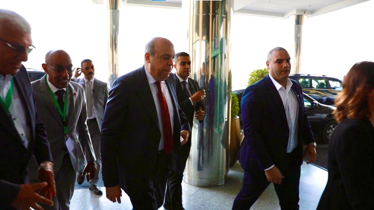 لجنة السياحة بالغرفة الألمانية تبحث دعم سبل التعاون مع وزير الطيران المدني