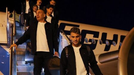 منتخب مصر يصل إلى أمريكا بعد "12 ساعة طيران" استعدادا لكأس العالم منتخب مصر يصل إلى أمريكا بعد "12 ساعة طيران" استعدادا لكأس العالم