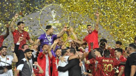 بالصور| بعد التتويج بالكونفدرالية.. احتفالات جنونية للاعبي اتحاد العاصمة