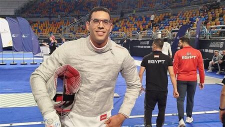 محمد عامر يتأهل لدور الـ64 الرئيسي بكأس العالم لسلاح السيف بالقاهرة