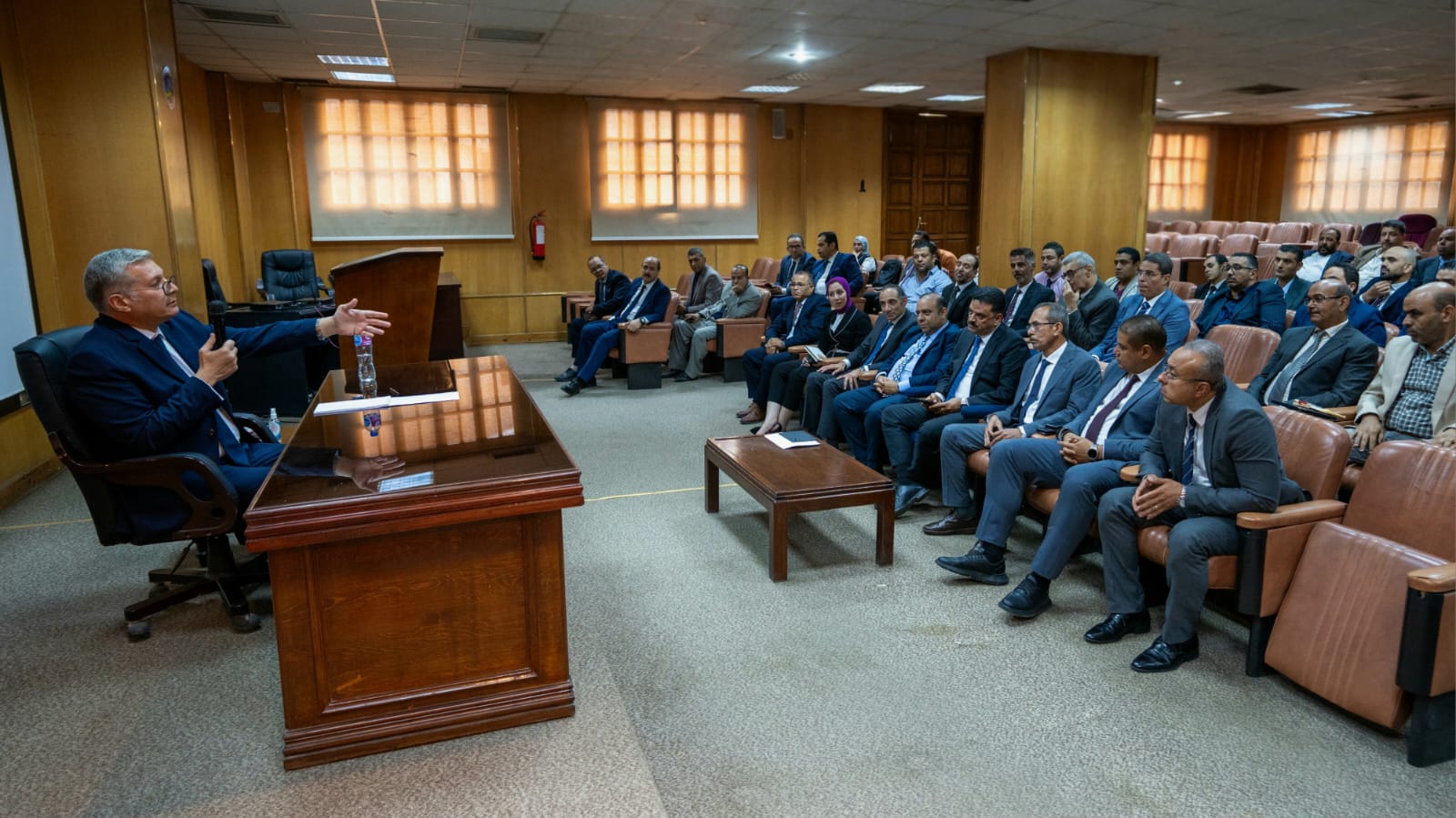 وزير البترول يبحث مع الكوادر الشابة سبل تحسين مكانة مصر في مؤشرات الاستثمار التعديني العالمية