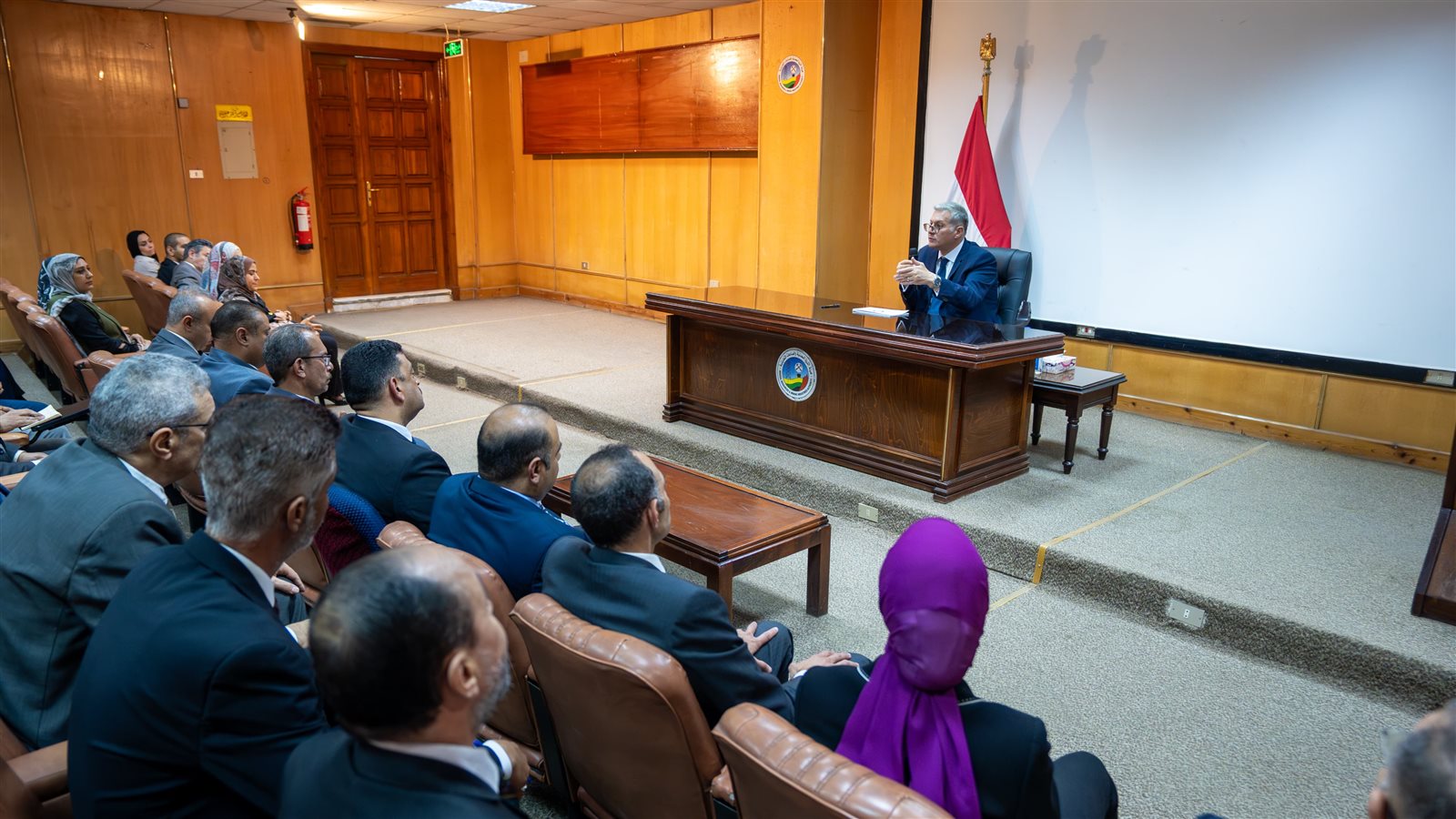 وزير البترول يبحث مع الكوادر الشابة سبل تحسين مكانة مصر في مؤشرات الاستثمار التعديني العالمية