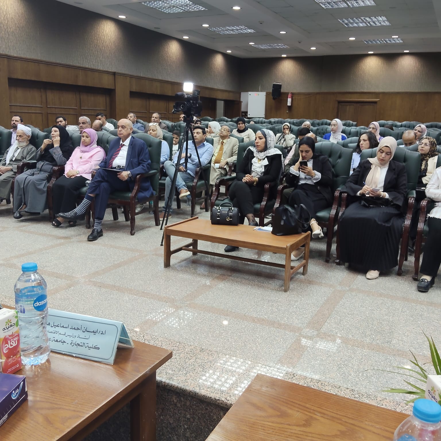 تجارة عين شمس تناقش التحولات فى النظام الاقتصادي العالمي الجديد