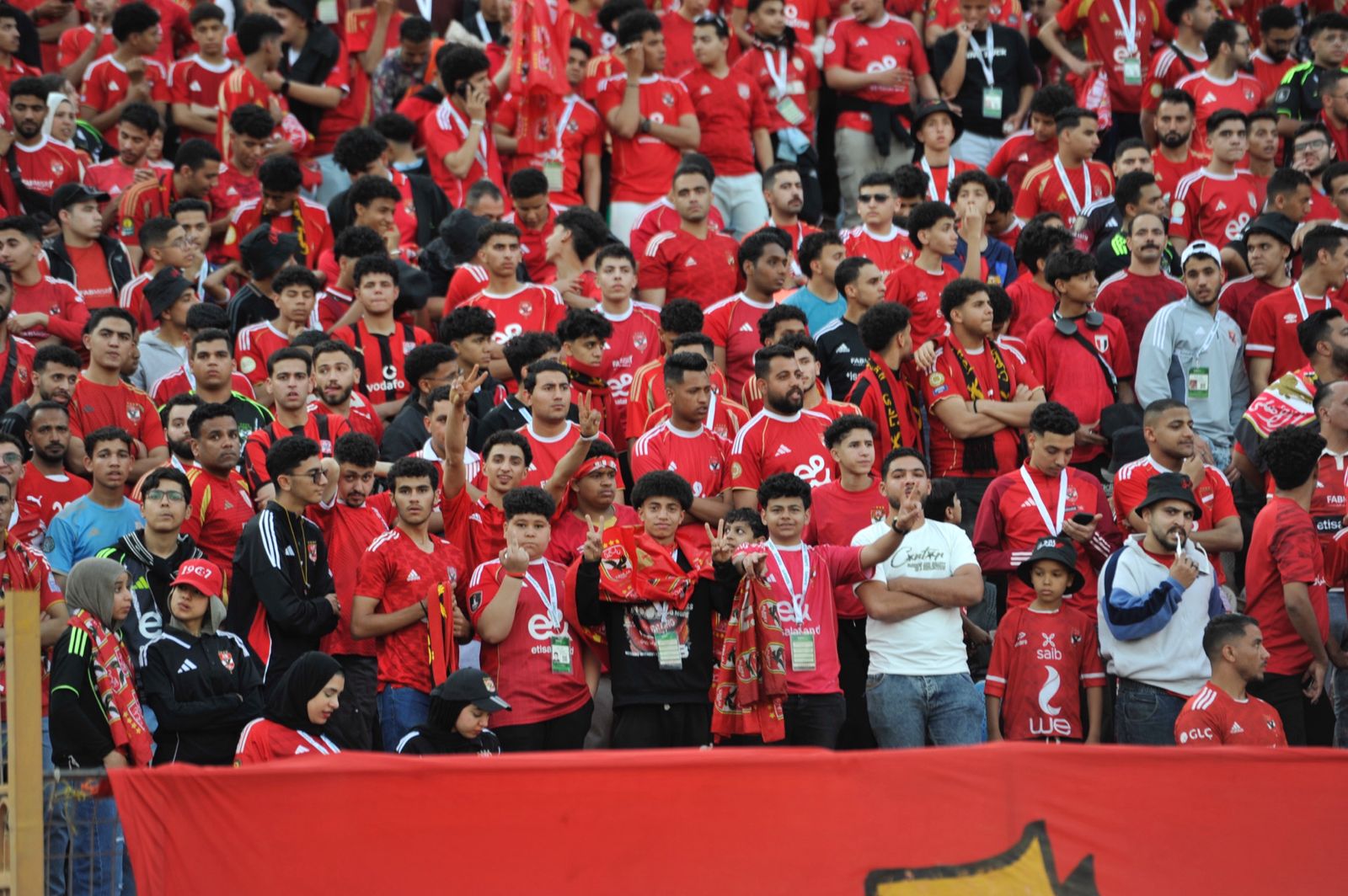 بالصور.. الأهلي يتمسك بحلم الدوري بثلاثية نظيفة في القمة أمام الزمالك