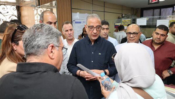 محافظ الجيزة يتابع سير العمل بالمركز التكنولوجي لخدمة المواطنين بحي الهرم محافظ الجيزة يتابع سير العمل بالمركز التكنولوجي لخدمة المواطنين بحي الهرم