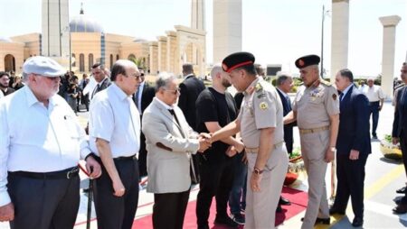 وزير الدفاع يتقدم الجنازة العسكرية للفريق يوسف عفيفى أحد قادة حرب أكتوبر المجيدة.. شاهد وزير الدفاع يتقدم الجنازة العسكرية للفريق يوسف عفيفى أحد قادة حرب أكتوبر المجيدة.. شاهد
