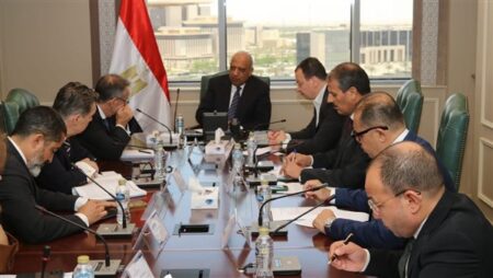 وزير الكهرباء يبحث مع وفد البنك الأوروبى لإعادة الإعمار والتنمية التعاون في مختلف المجالات