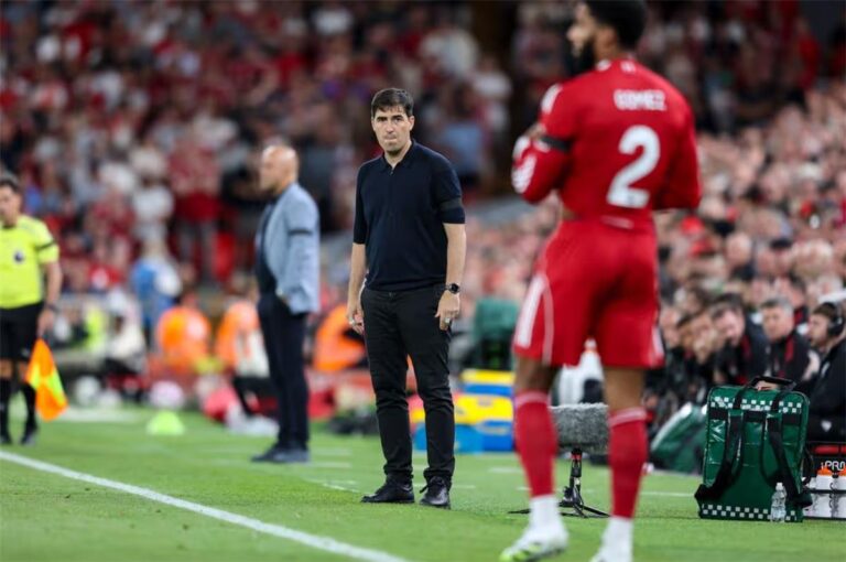 أحدهما إنريكي.. ليفربول يتلقى توصية بشأن المدرب الأنسب لخلافة سلوت بدلاً من إيراولا أحدهما إنريكي.. ليفربول يتلقى توصية بشأن المدرب الأنسب لخلافة سلوت بدلاً من إيراولا