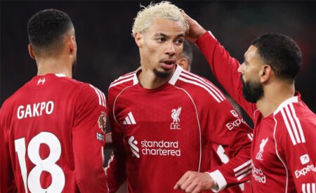رباعي ليفربول يوجه رسائل لـ سلوت بعد إقالته